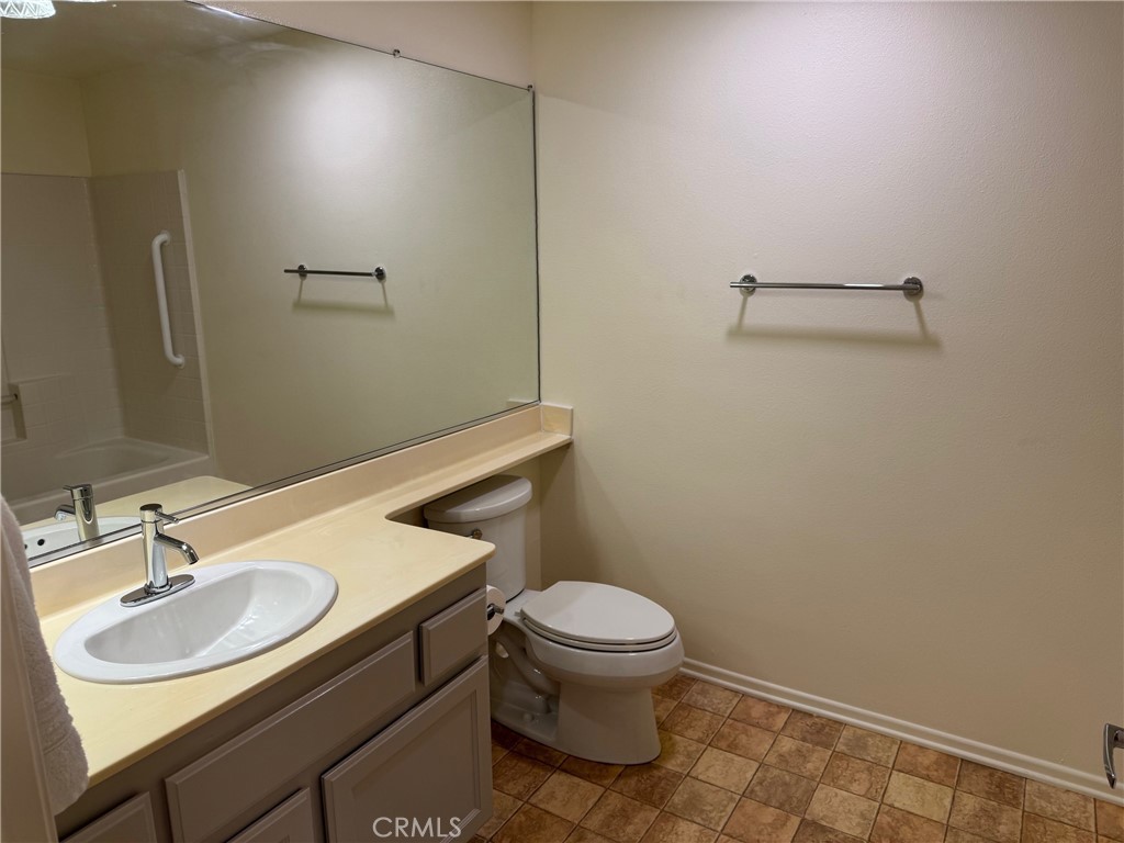 https://media.crmls.org/medias/e389f797-a7ab-4cb9-b91d-b8db013eb312.jpg?preset=X-Large