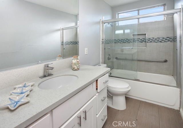 Detail Gallery Image 9 of 12 For 19128 Prairie St, Northridge,  CA 91324 - 4 Beds | 3 Baths