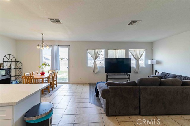 Detail Gallery Image 12 of 51 For 14761 Coachman, Victorville,  CA 92394 - 3 Beds | 2/1 Baths