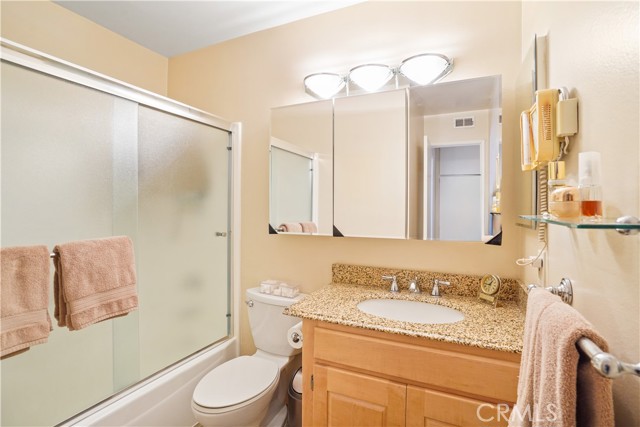 Detail Gallery Image 16 of 24 For 19216 Hamlin St #1,  Reseda,  CA 91335 - 3 Beds | 2 Baths