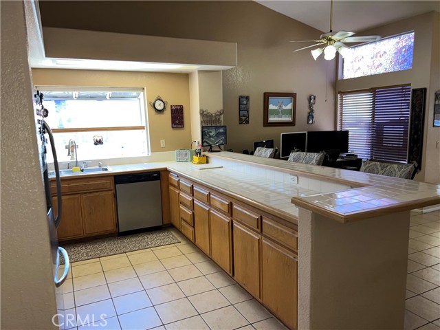 8751 Rosebay Court, Riverside CA: https://media.crmls.org/medias/e38b19a8-3f1b-4b28-b7fd-aaed8d6be676.jpg