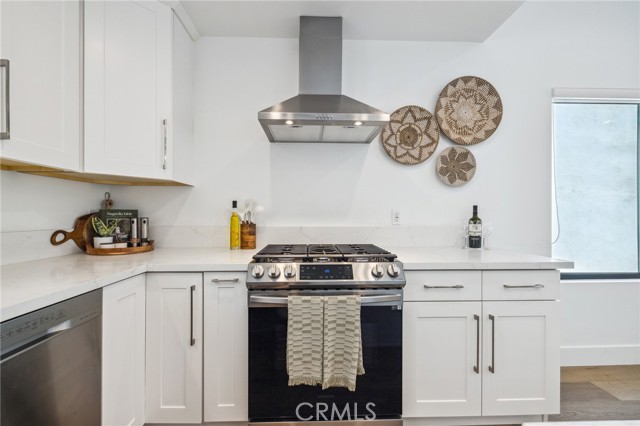 6521 Homewood Avenue, Los Angeles CA: https://media.crmls.org/medias/e38c63fb-12f1-49b9-851b-b9b0d503dea5.jpg