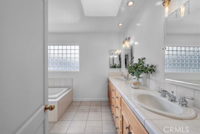 412 5th Street, Manhattan Beach, California 90266, 3 Bedrooms Bedrooms, ,3 BathroomsBathrooms,Residential,Sold,5th,SB23147369