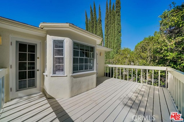 Detail Gallery Image 14 of 38 For 3826 Dixie Canyon, Sherman Oaks,  CA 91423 - 3 Beds | 3 Baths