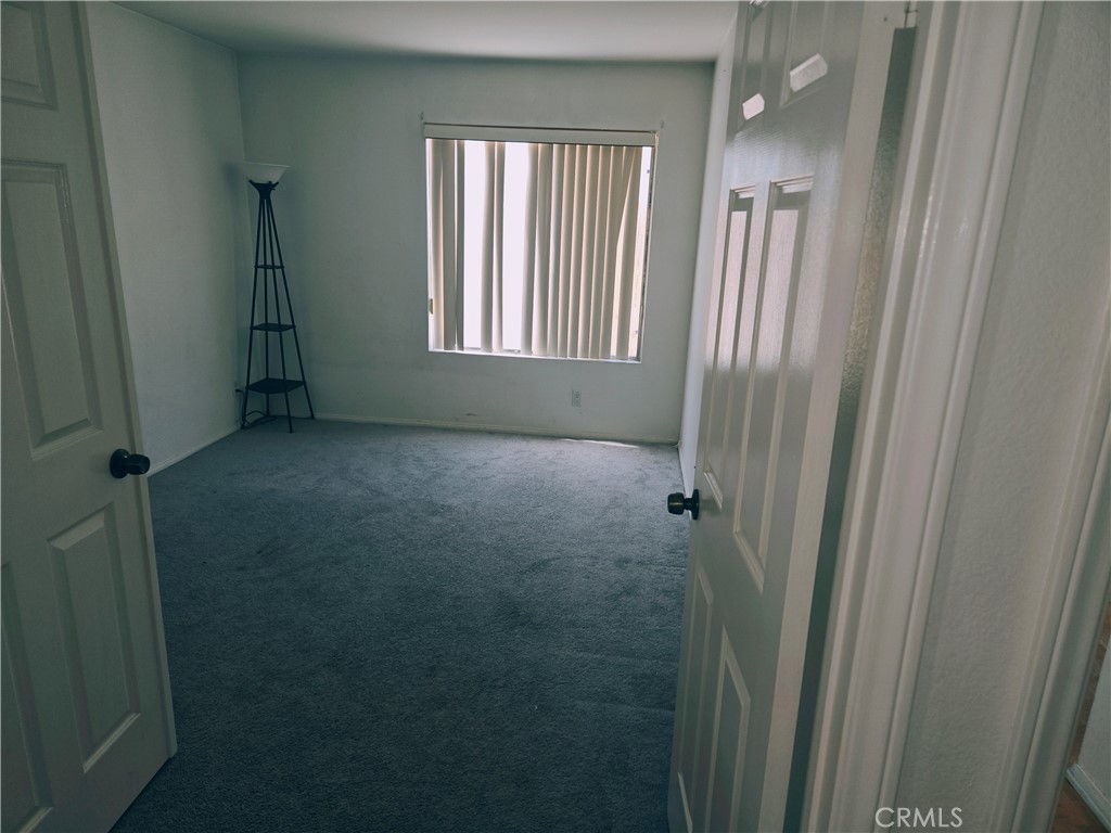 https://media.crmls.org/medias/e38d9387-367e-4168-ad63-68addca49448.jpg?preset=X-Large