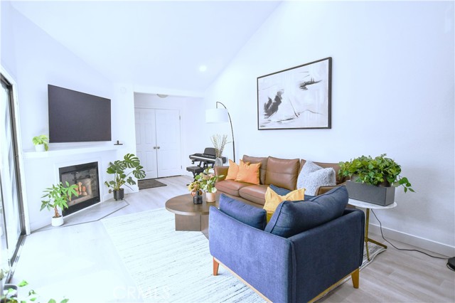 Detail Gallery Image 5 of 14 For 3093 Brea Bld #16,  Fullerton,  CA 92835 - 2 Beds | 2 Baths
