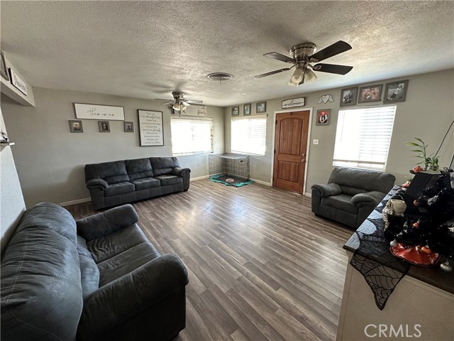 Detail Gallery Image 8 of 22 For 565 N Broadway, Blythe,  CA 92225 - 4 Beds | 2 Baths