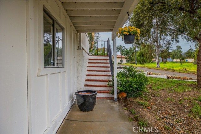 Detail Gallery Image 4 of 51 For 16550 Arnold Ave, Lake Elsinore,  CA 92530 - 4 Beds | 2 Baths