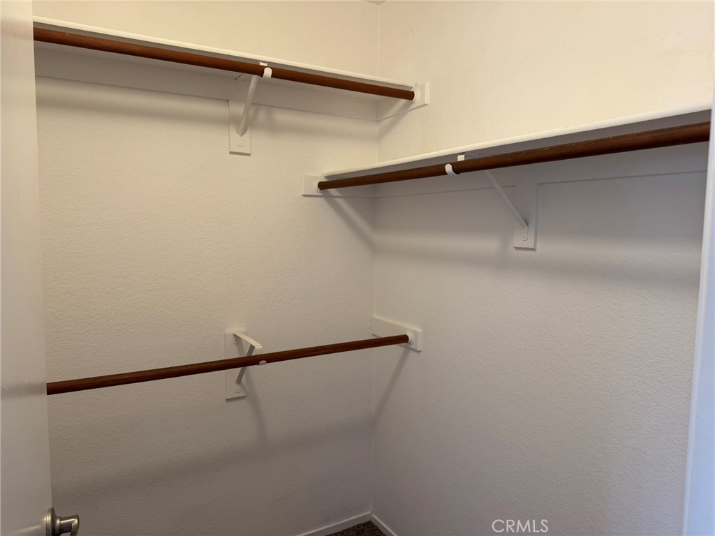 https://media.crmls.org/medias/e38e6f87-3350-4588-8283-59df9dfe46fc.jpg?preset=X-Large