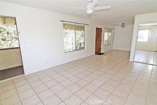 3112 S Durango Avenue, Los Angeles CA: https://media.crmls.org/medias/e38ed2cf-da6b-497d-b10e-40b77853a1e7.jpg