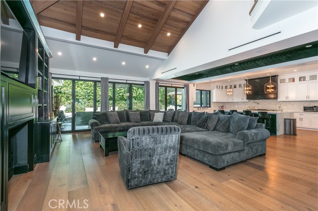 5225 Topeka Drive, Tarzana CA: https://media.crmls.org/medias/e38ee3d2-0582-4857-99e5-ef0c9449b26a.jpg