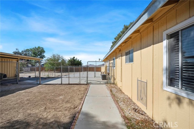 41125 179th E Street, Lancaster CA: https://media.crmls.org/medias/e38f67d4-da35-4a91-8454-29f7261247ae.jpg