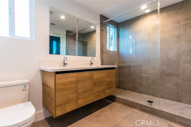 Detail Gallery Image 24 of 28 For 5020 Pickford St, Los Angeles,  CA 90019 - 3 Beds | 3 Baths