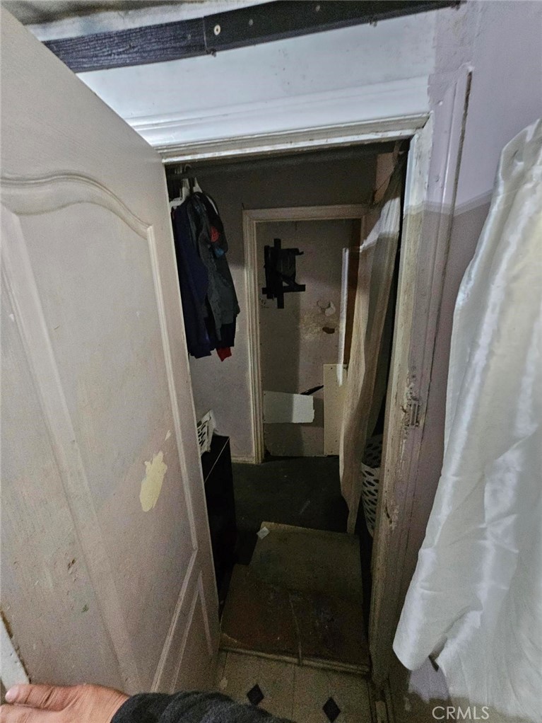 https://media.crmls.org/medias/e390598f-140a-4ace-9f18-0c46fe96aca8.jpg?preset=X-Large