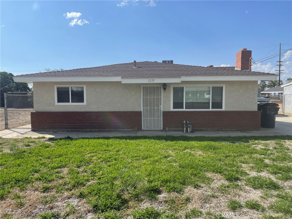 1233 Lawton