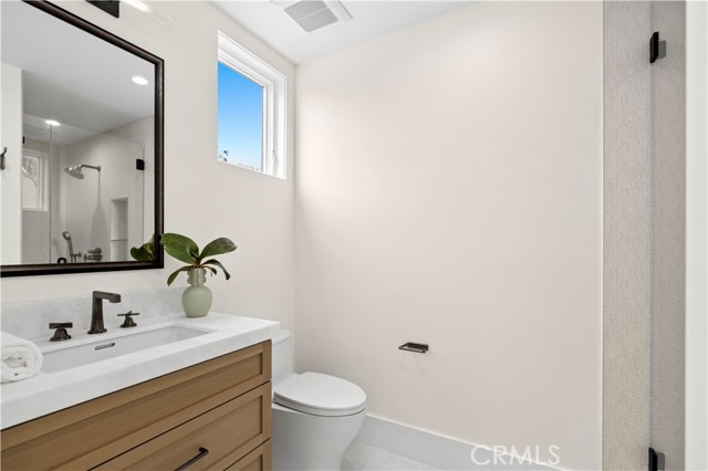 516 Larkspur Avenue, Corona del Mar CA: https://media.crmls.org/medias/e3914986-fabb-4c62-a256-47095f32586f.jpg