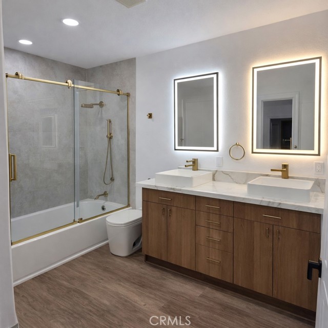 Detail Gallery Image 5 of 7 For 1726 W 52nd, Los Angeles,  CA 90062 - 3 Beds | 3 Baths