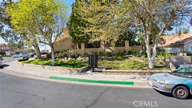 Detail Gallery Image 11 of 56 For 19765 Azure Field Dr, Newhall,  CA 91321 - 3 Beds | 2/1 Baths