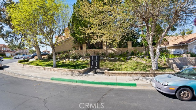 Detail Gallery Image 11 of 56 For 19765 Azure Field Dr, Newhall,  CA 91321 - 3 Beds | 2/1 Baths