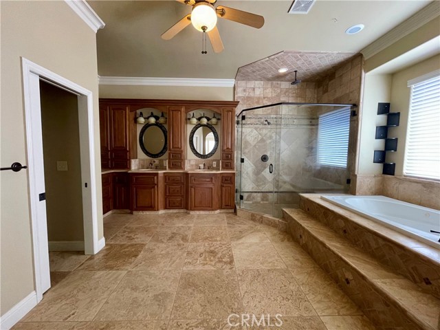 16052 W Middleton Avenue, Kerman CA: https://media.crmls.org/medias/e3939097-aaeb-4ae5-aa0b-983bcf48e2c8.jpg