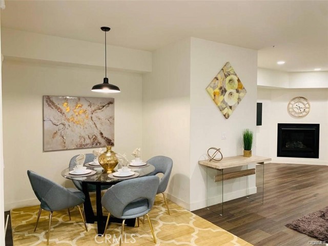 4818 Satsuma Avenue, North Hollywood CA: https://media.crmls.org/medias/e393d244-17fc-422a-b46c-a2a089e436e8.jpg