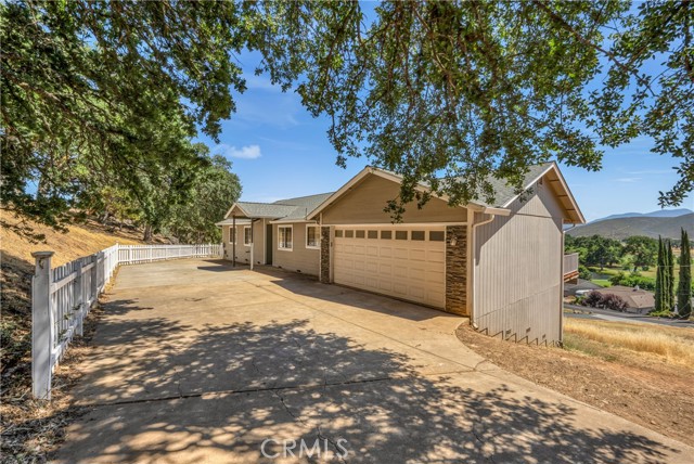 17256 Knollview Dr, Hidden Valley Lake, CA 95467