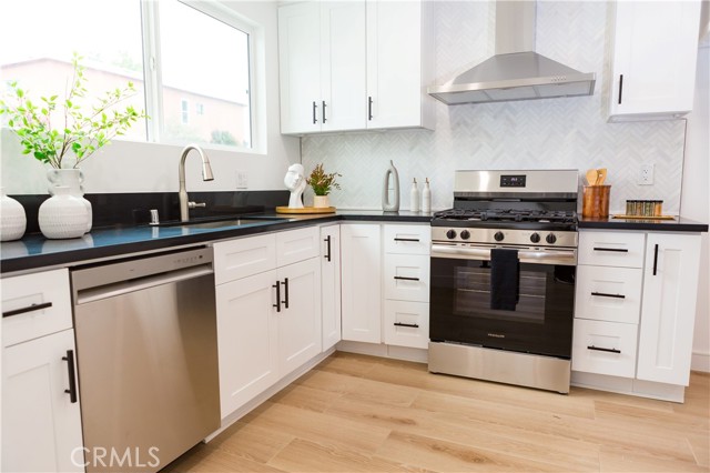 5106 O Sullivan Drive, Los Angeles CA: https://media.crmls.org/medias/e3944267-079d-4306-ba01-7e6124ad4387.jpg