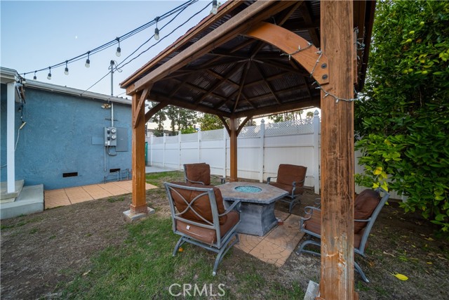 Detail Gallery Image 16 of 18 For 22149 Victory Bld, Woodland Hills,  CA 91303 - 3 Beds | 3 Baths