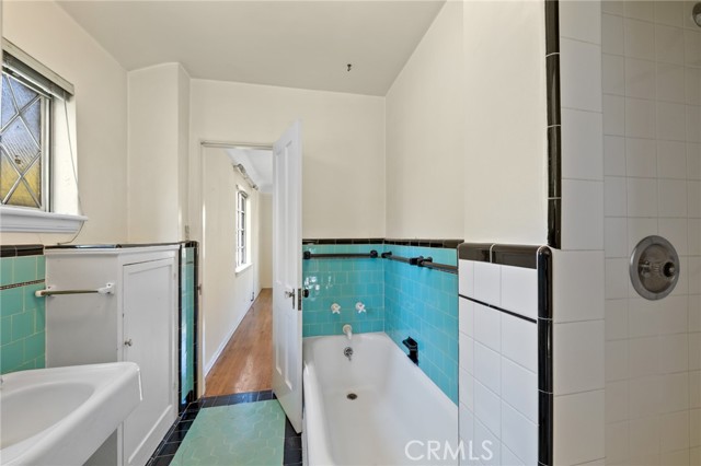 Detail Gallery Image 38 of 53 For 1534 Linda Vista Ave, Pasadena,  CA 91103 - 4 Beds | 2/1 Baths