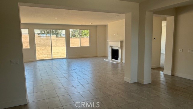 6027 Saddlehorn Lane, Jurupa Valley CA: https://media.crmls.org/medias/e395ce77-9e15-4d66-9e6b-7964e32e02dd.jpg