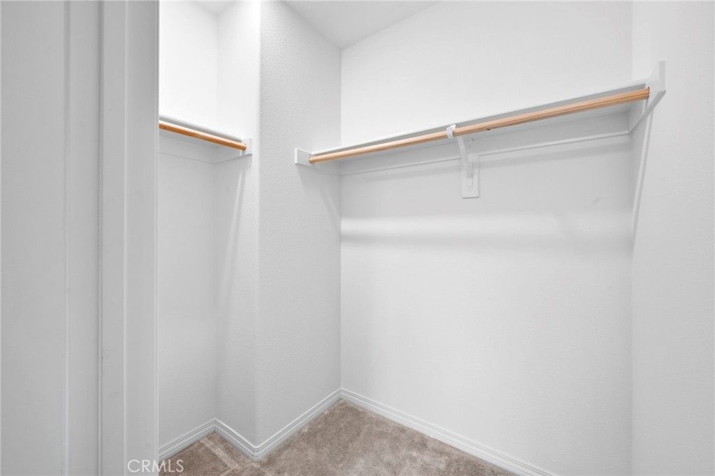 https://media.crmls.org/medias/e396b9be-893b-43df-aeea-dd7ca2189f03.jpg?preset=X-Large