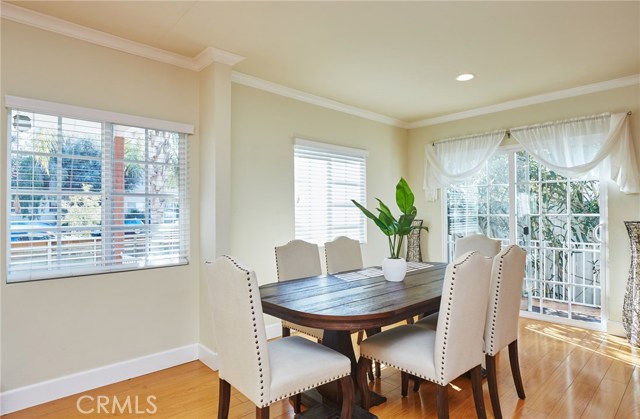 Detail Gallery Image 8 of 33 For 17827 Burbank Bld, Encino,  CA 91316 - 3 Beds | 2 Baths