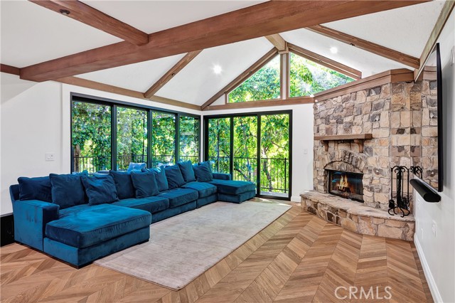 4851 Corbin Avenue, Tarzana CA: https://media.crmls.org/medias/e3973bbe-88a0-4ca7-9a97-9be174b8c4a8.jpg