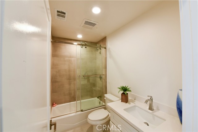 15810 S Villas Lane, Gardena CA: https://media.crmls.org/medias/e3976216-d07c-45ee-a005-2b0da8c45a55.jpg
