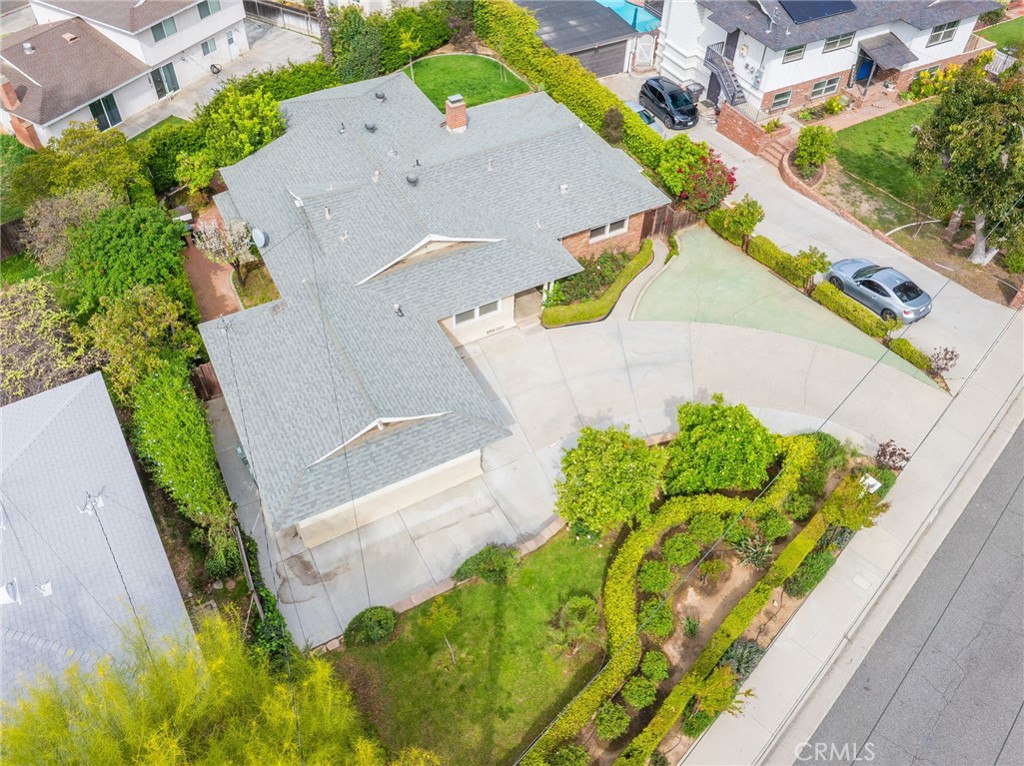 https://media.crmls.org/medias/e397714d-85e2-417f-8c72-066203641c9d.jpg?preset=X-Large