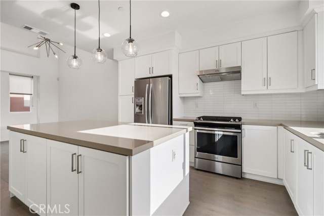 170 Fable, Irvine CA: https://media.crmls.org/medias/e3978681-59fd-4b98-8b46-f13a4c8d61c6.jpg