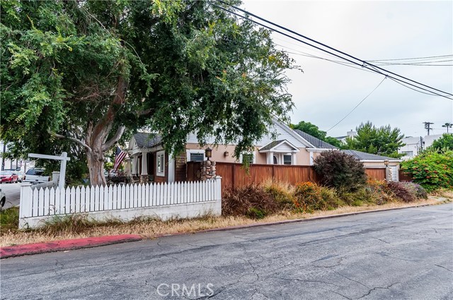 1325 Corona Street, Hermosa Beach, California 90254, 4 Bedrooms Bedrooms, ,2 BathroomsBathrooms,Residential,Sold,Corona,SB17127857