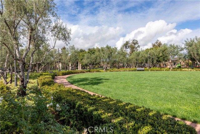 81 Strawberry, Irvine CA: https://media.crmls.org/medias/e398b42c-54ca-4382-93b8-a22452595356.jpg