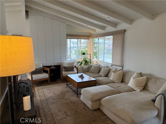 Detail Gallery Image 2 of 9 For 303 Marguerite Ave #C,  Corona Del Mar,  CA 92625 - 2 Beds | 1 Baths