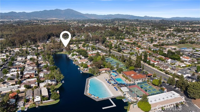 24595 Overlake Drive, Lake Forest CA: https://media.crmls.org/medias/e3997886-ac7d-4073-8410-5efe0fde83ce.jpg