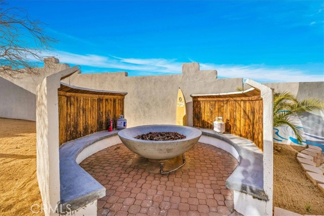 7423 Juniper Road, Joshua Tree CA: https://media.crmls.org/medias/e3998199-034e-417a-a269-815c84085f6d.jpg