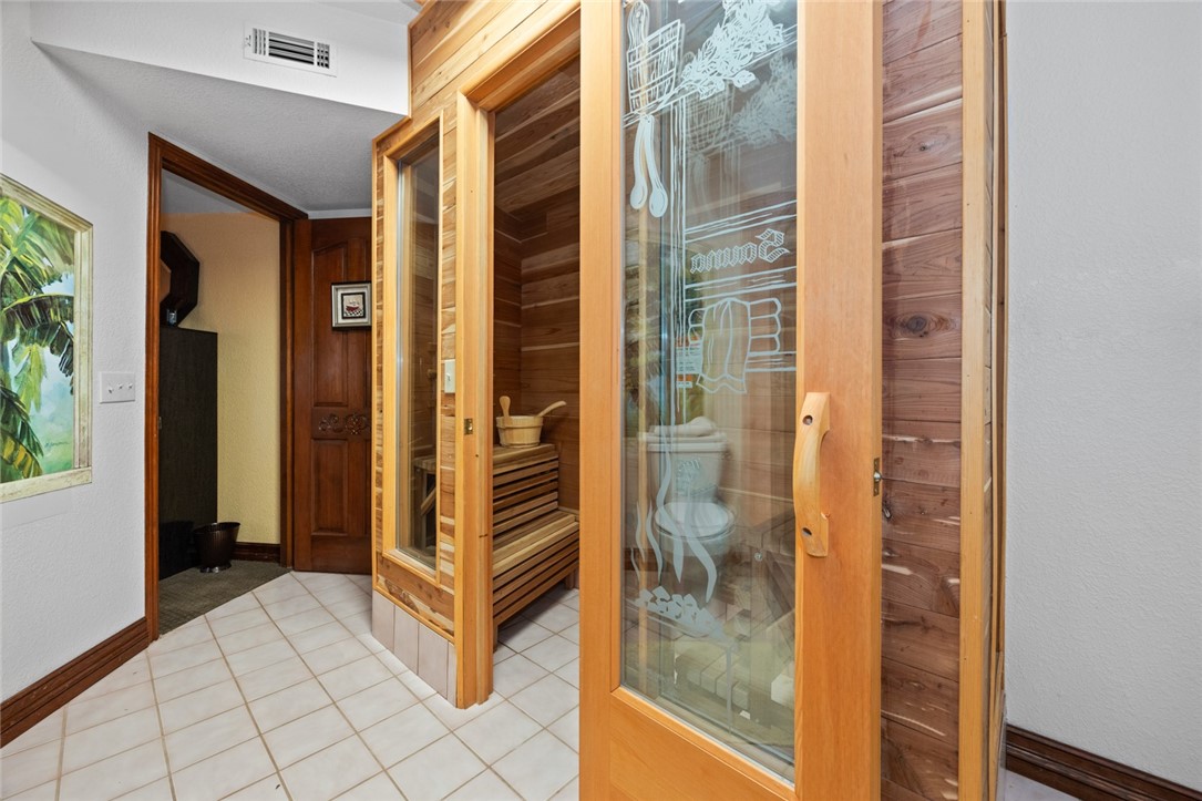 Detail Gallery Image 31 of 38 For 160 Yosemite Dr, Big Bear City,  CA 92314 - 4 Beds | 2/1 Baths