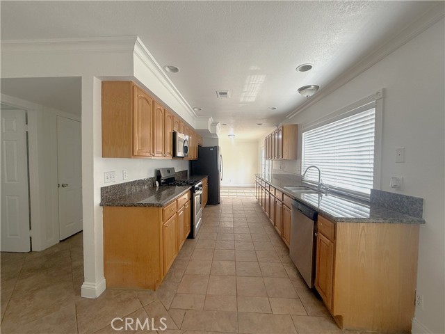 Detail Gallery Image 9 of 24 For 3898 Middleton Pl, Riverside,  CA 92505 - 4 Beds | 2/1 Baths