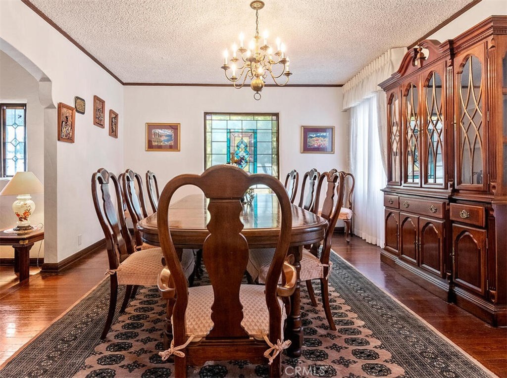 https://media.crmls.org/medias/e39a3145-568e-47ae-8429-ee5778efe126.jpg?preset=X-Large