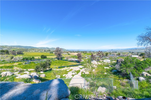 32375 Sage Road, Hemet CA: https://media.crmls.org/medias/e39a9ba0-83ce-4e11-8425-c84e774e92f5.jpg