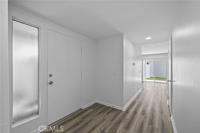 Detail Gallery Image 3 of 19 For 1043 Border Ave, Corona,  CA 92882 - 2 Beds | 2 Baths
