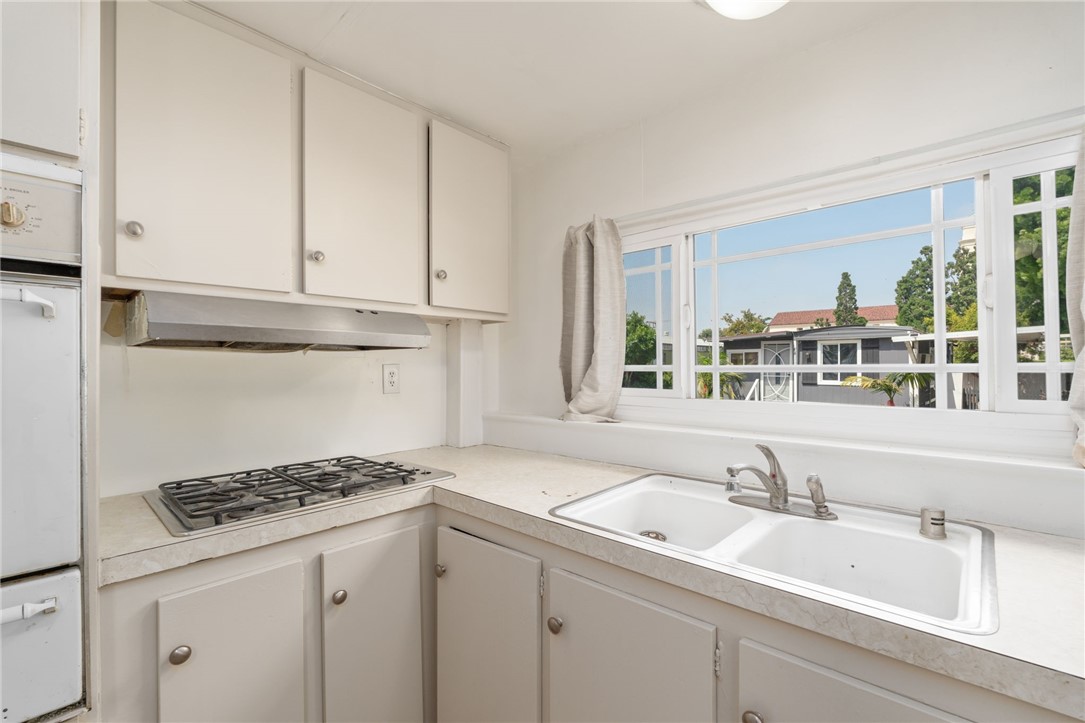 Detail Gallery Image 14 of 35 For 1010 Holt Ave #3 F,  Pomona,  CA 91768 - 3 Beds | 1 Baths