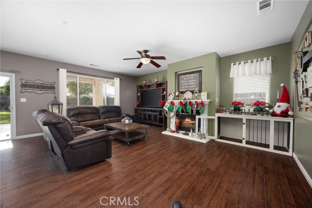 Detail Gallery Image 21 of 67 For 12809 Trafalgar Square, Bakersfield,  CA 93312 - 5 Beds | 3 Baths