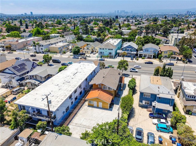 2104 Crenshaw Boulevard, Los Angeles CA: https://media.crmls.org/medias/e39de65d-23ec-49b6-ac05-b3e4a1e6779f.jpg