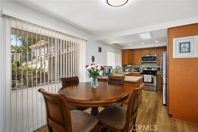 5472 Paseo Del Lago E, Laguna Woods CA: https://media.crmls.org/medias/e39de7ef-e835-441f-9d70-5de31cafd624.jpg